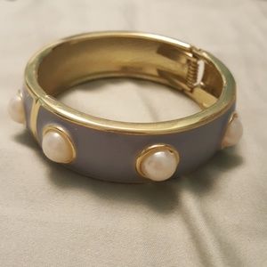 Clasp bracelet